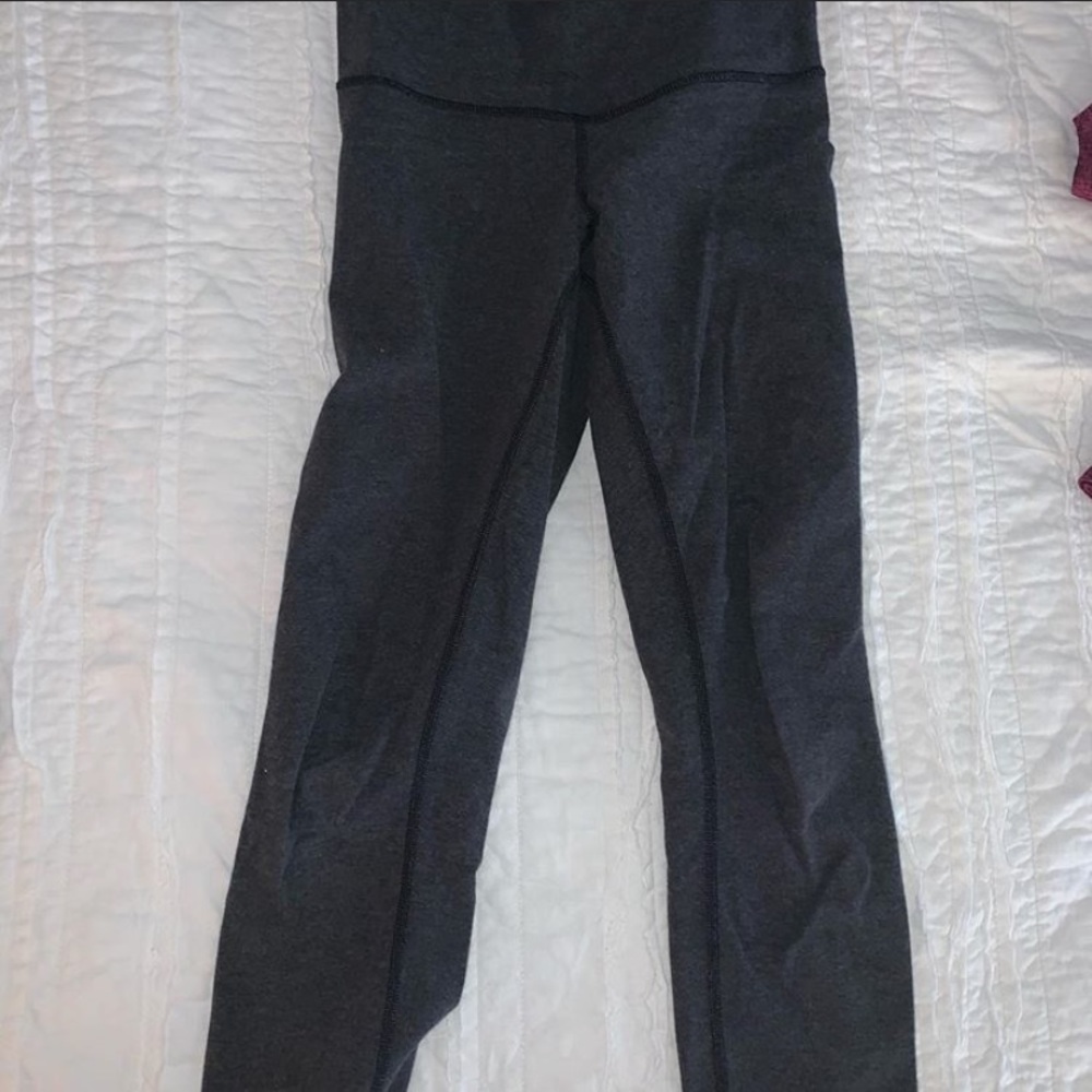 Grey lulu lemon leggings. Cropped fit
